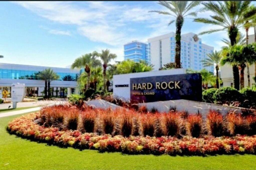 Stylish Suite Tampa Minutes To Hard Rock Casino Mango Luaran gambar